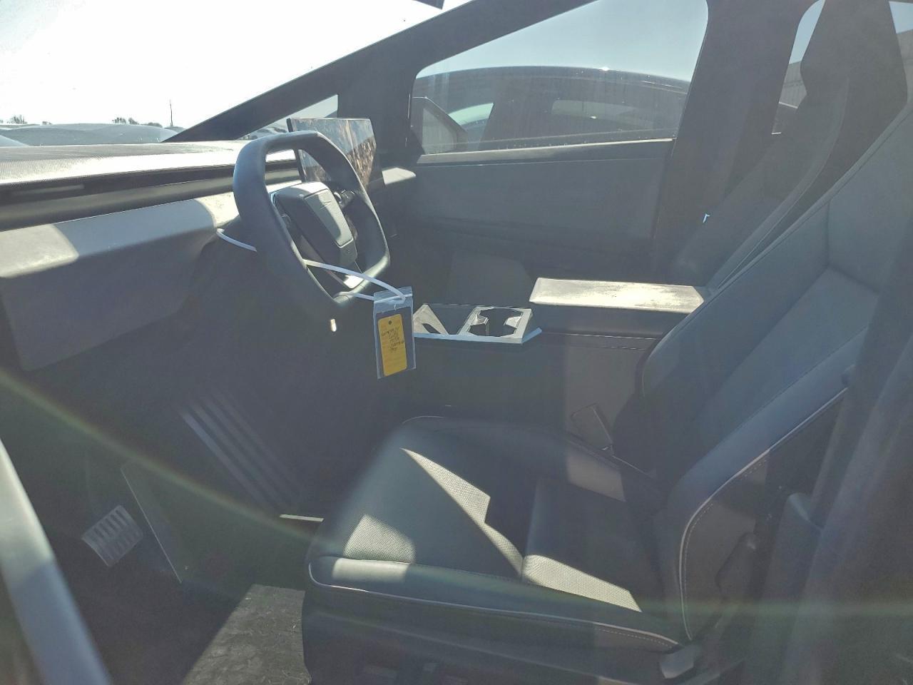 2024 Tesla Cybertruck - Image 7