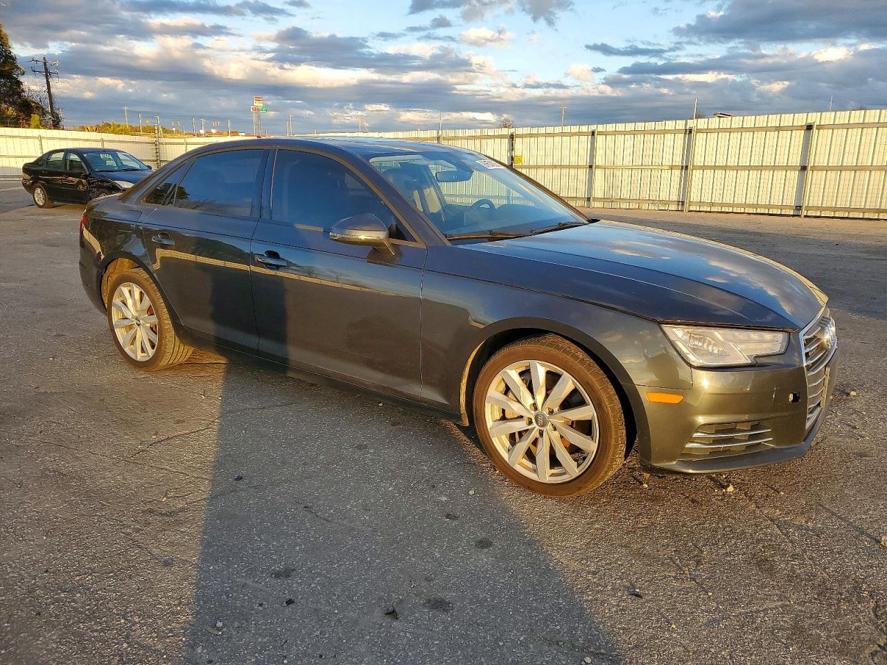2017 Audi A4 Premium - Фото 4