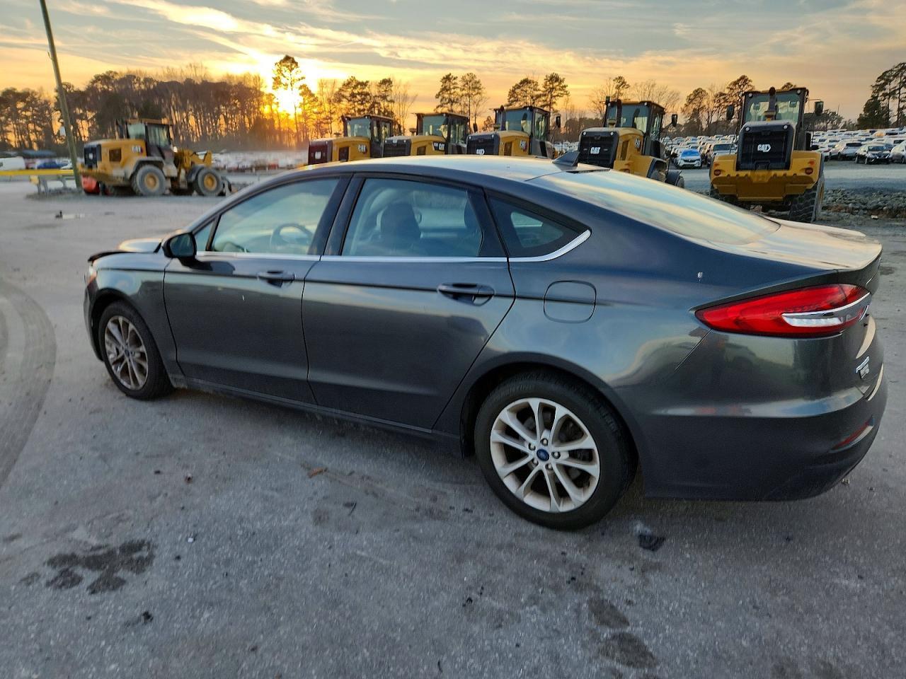 2020 Ford Fusion Se - Image 2
