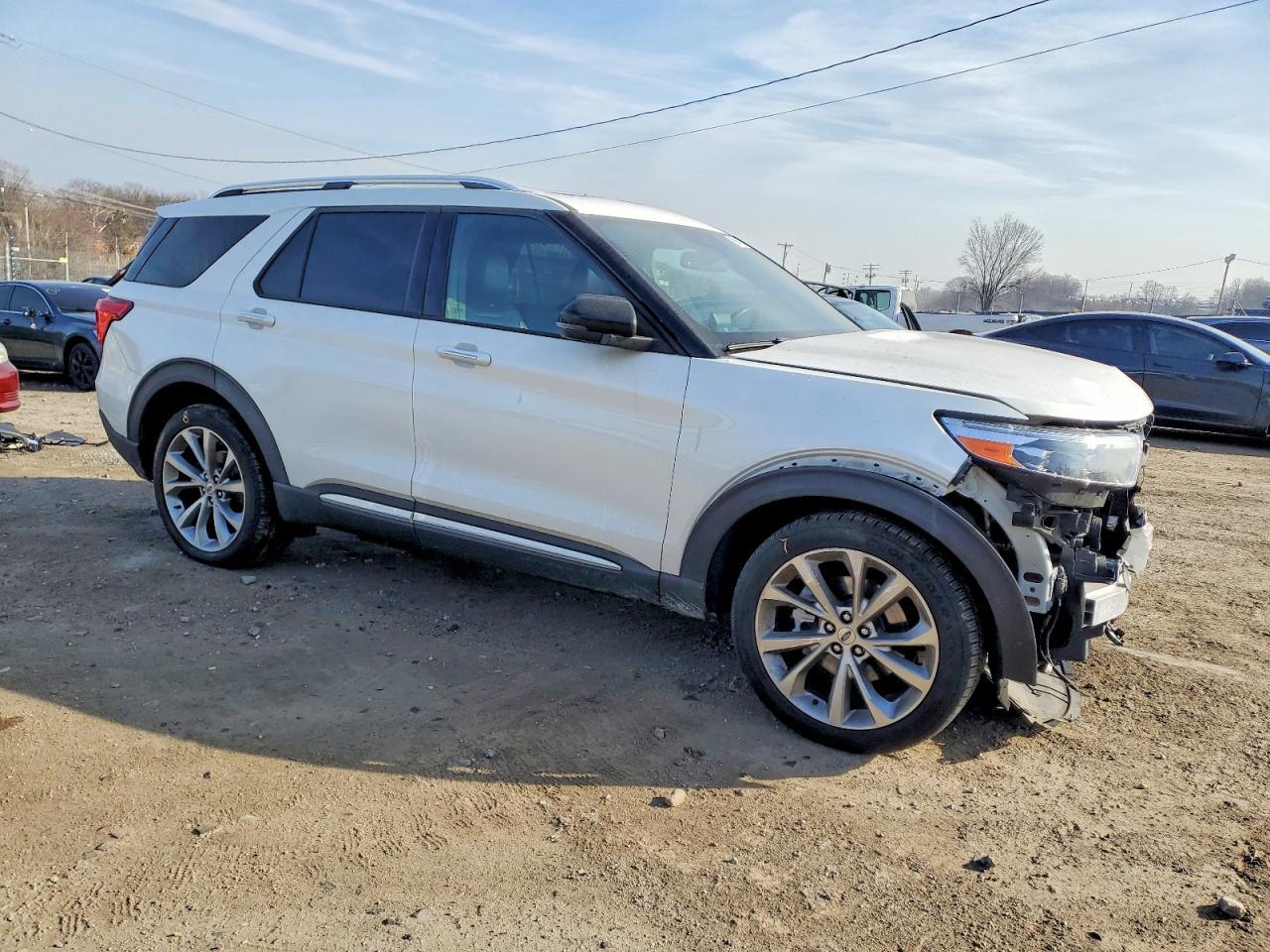 2021 Ford Explorer Platinum - Image 4