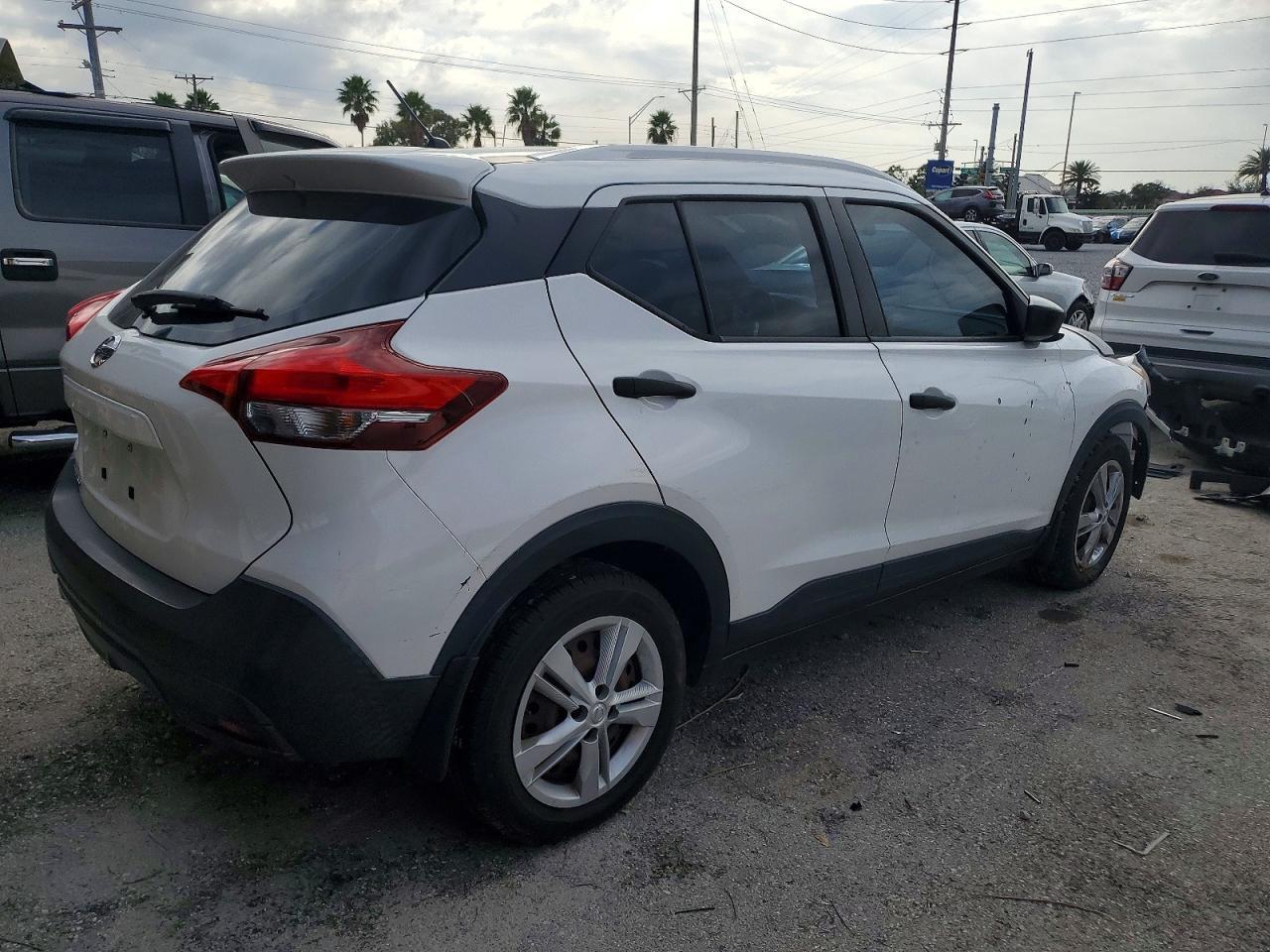 2019 Nissan Kicks S - Фото 3