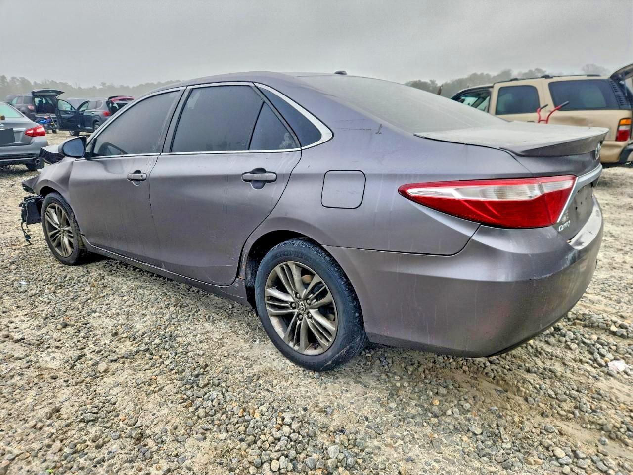 2015 Toyt Camry Le - Фото 2