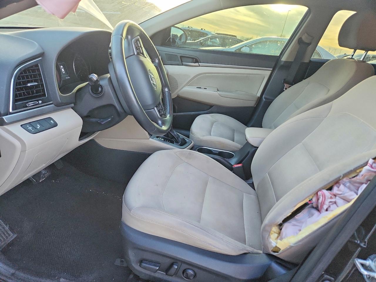 2017 Hyundai Elantra - Фото 7