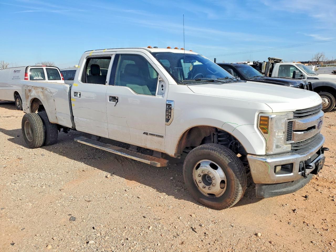 2019 Ford F350 Super Duty - Фото 4