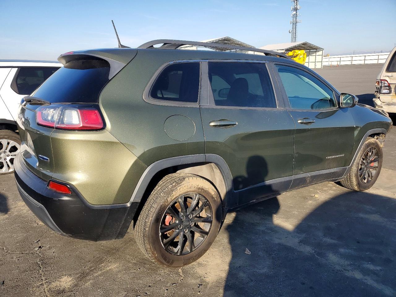 2019 Jeep Cherokee Latitude - Image 3