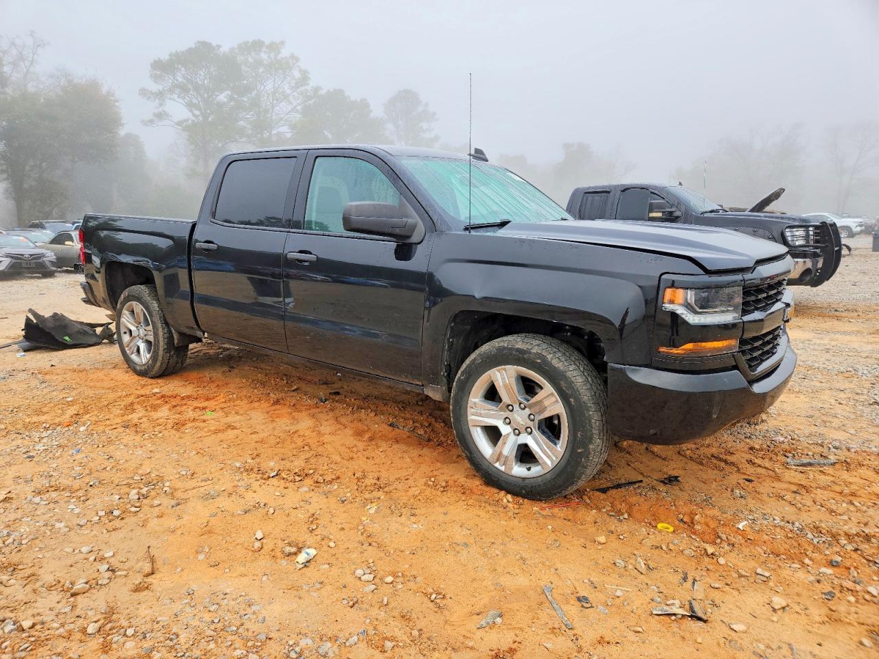 2018 Chevrolet Silverado K1500 Custom - Фото 4