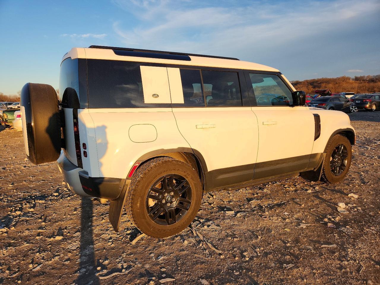 2024 Land Rover Defender 110 S - Фото 3