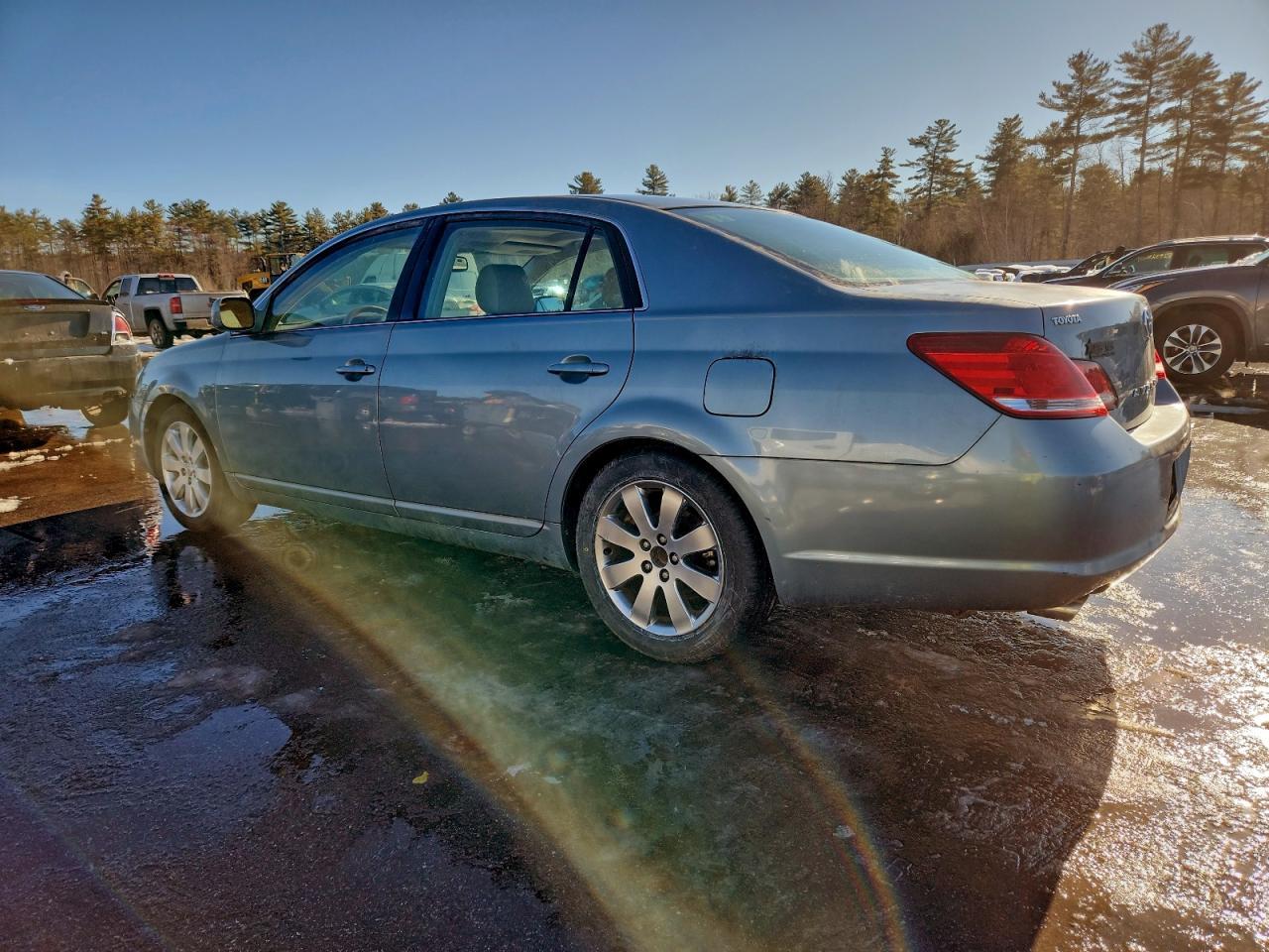 2006 Toyota Avalon Xl - Image 2