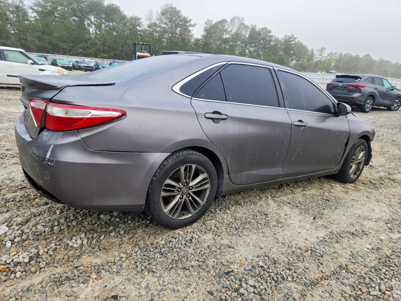 2015 Toyt Camry Le - Фото 3