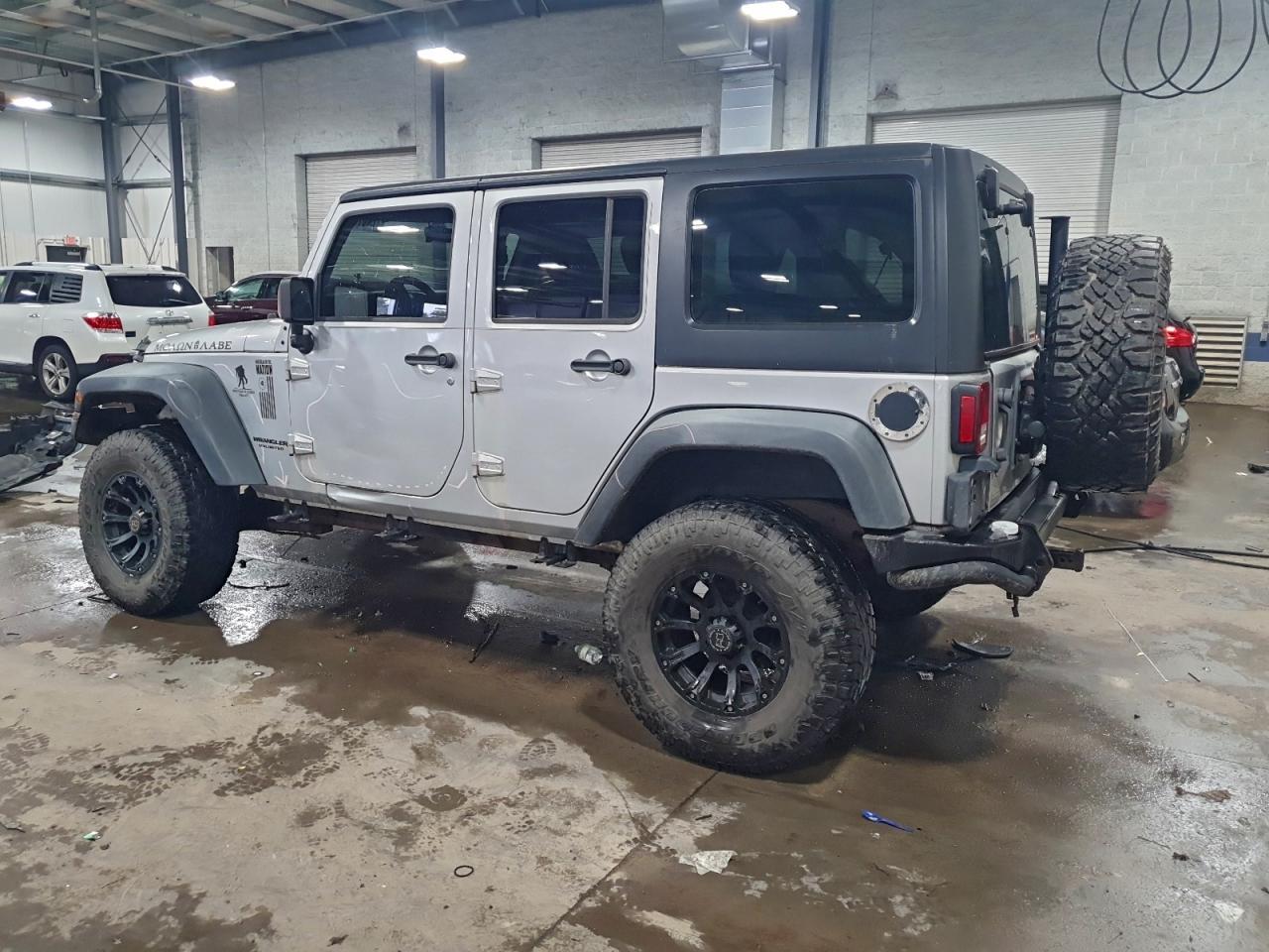 2012 Jeep Wrangler Unlimited Sport - Фото 2