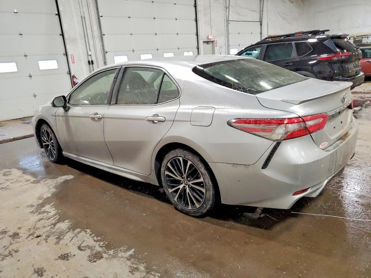 2018 Toyota Camry L - Фото 2