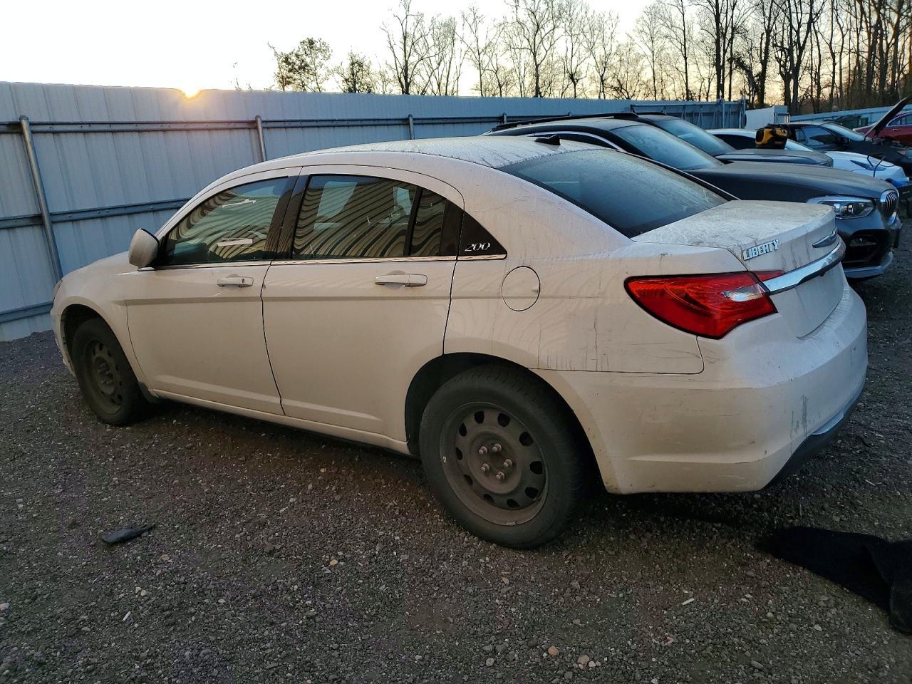 2012 Chrysler 200 - Image 2