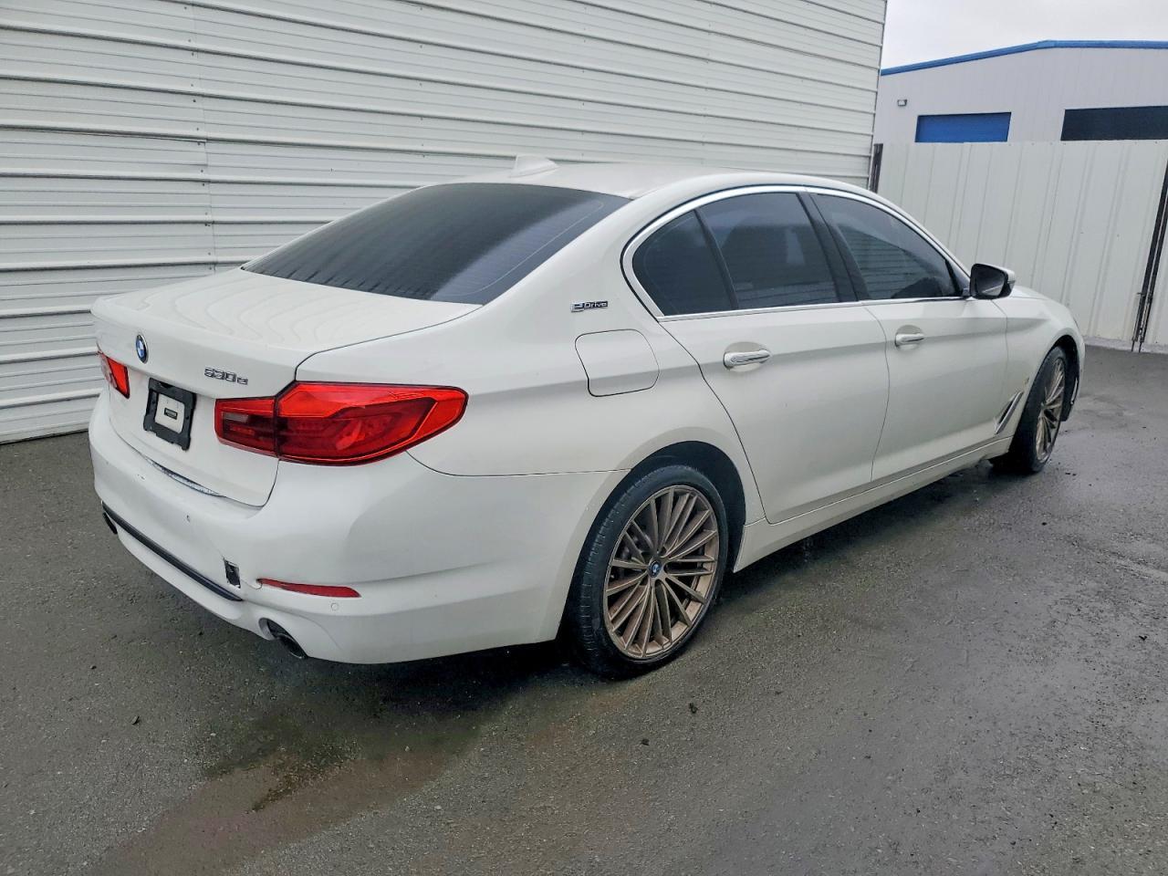 2018 BMW 530E - Фото 3