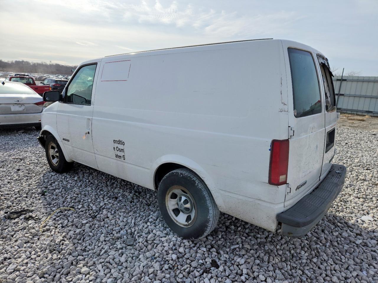 2001 Chevrolet Astro - Image 2