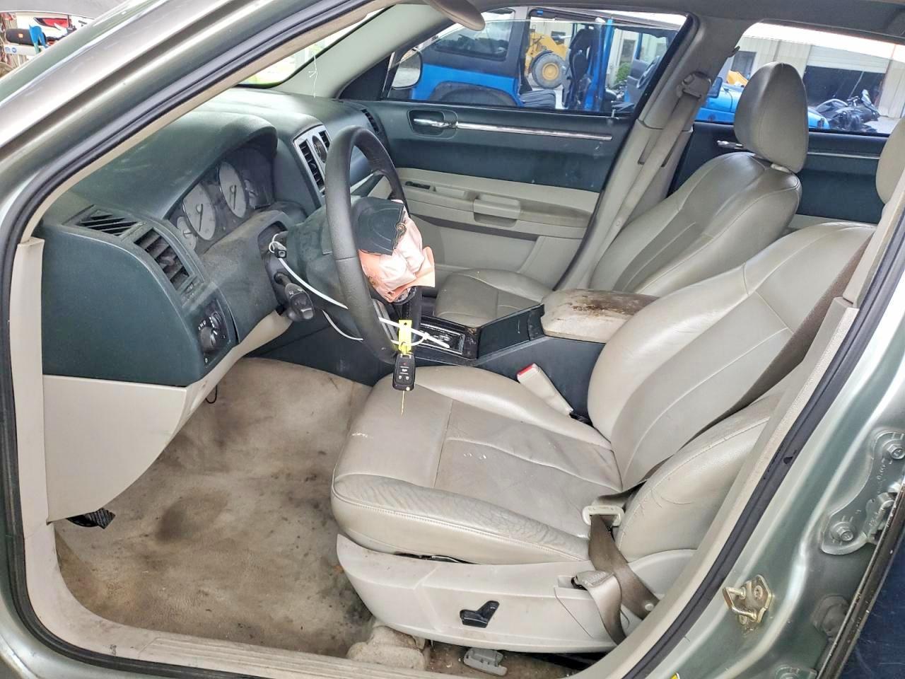 2005 Chrysler 300 Touring - Фото 7