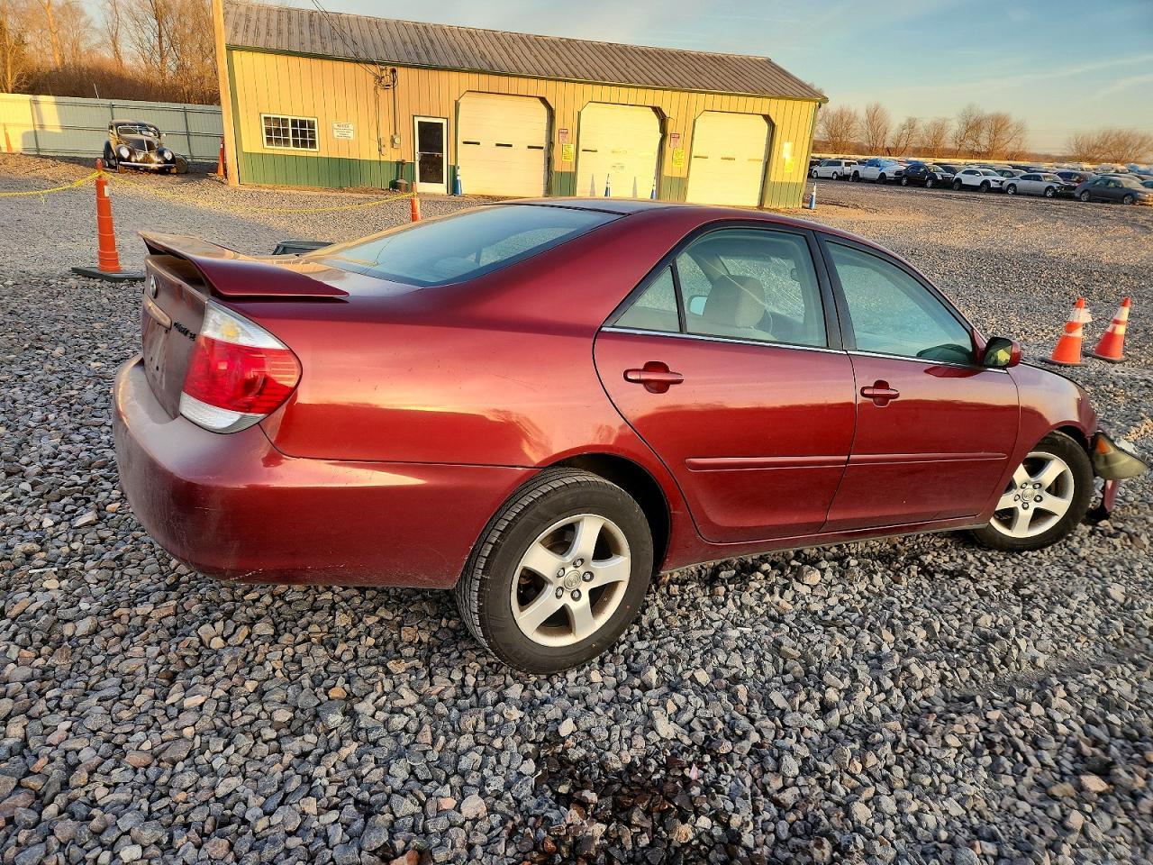 2005 Toyota Camry Le - Фото 3