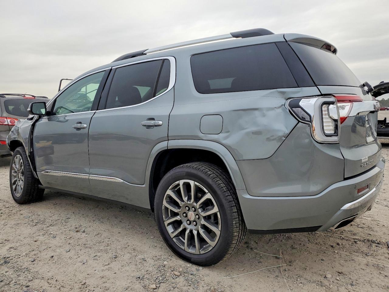 2023 GMC Acadia Denali - Image 2