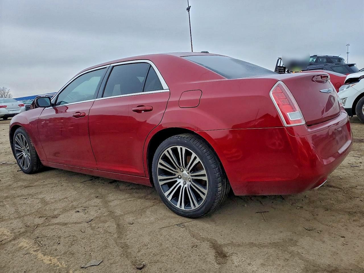 2013 Chrysler 300 S - Фото 2