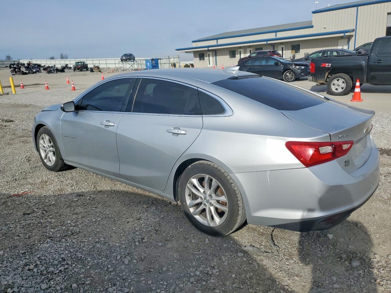 2017 Chevrolet Malibu Lt - Image 2