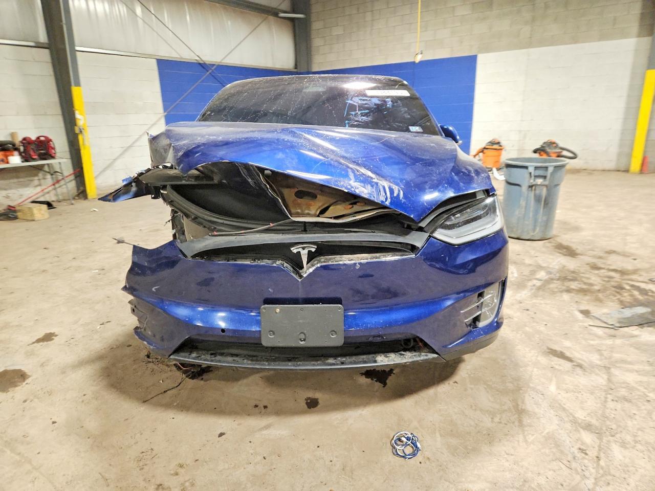 2021 Tesla Model X - Фото 5