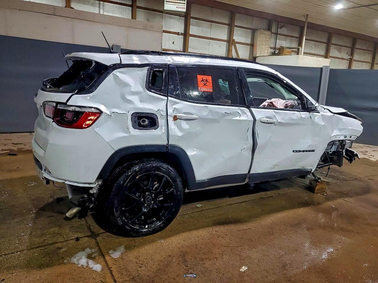 2025 Jeep Compass Latitude - Фото 3