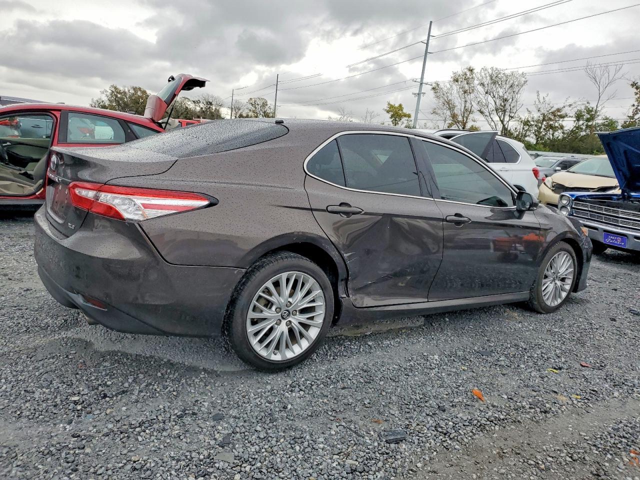 2018 Toyota Camry L - Фото 3