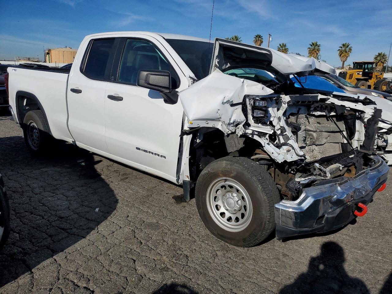 2022 GMC Sierra K1500 - Image 4