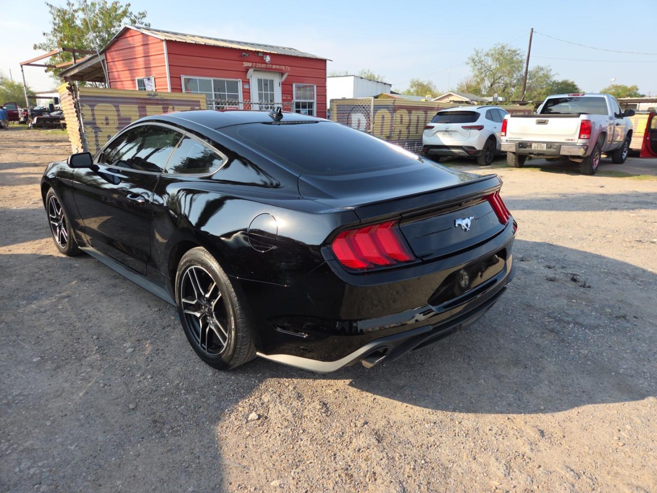 2022 Ford Mustang - Фото 3