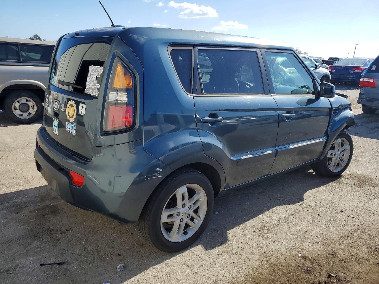 2011 Kia Soul + - Image 3