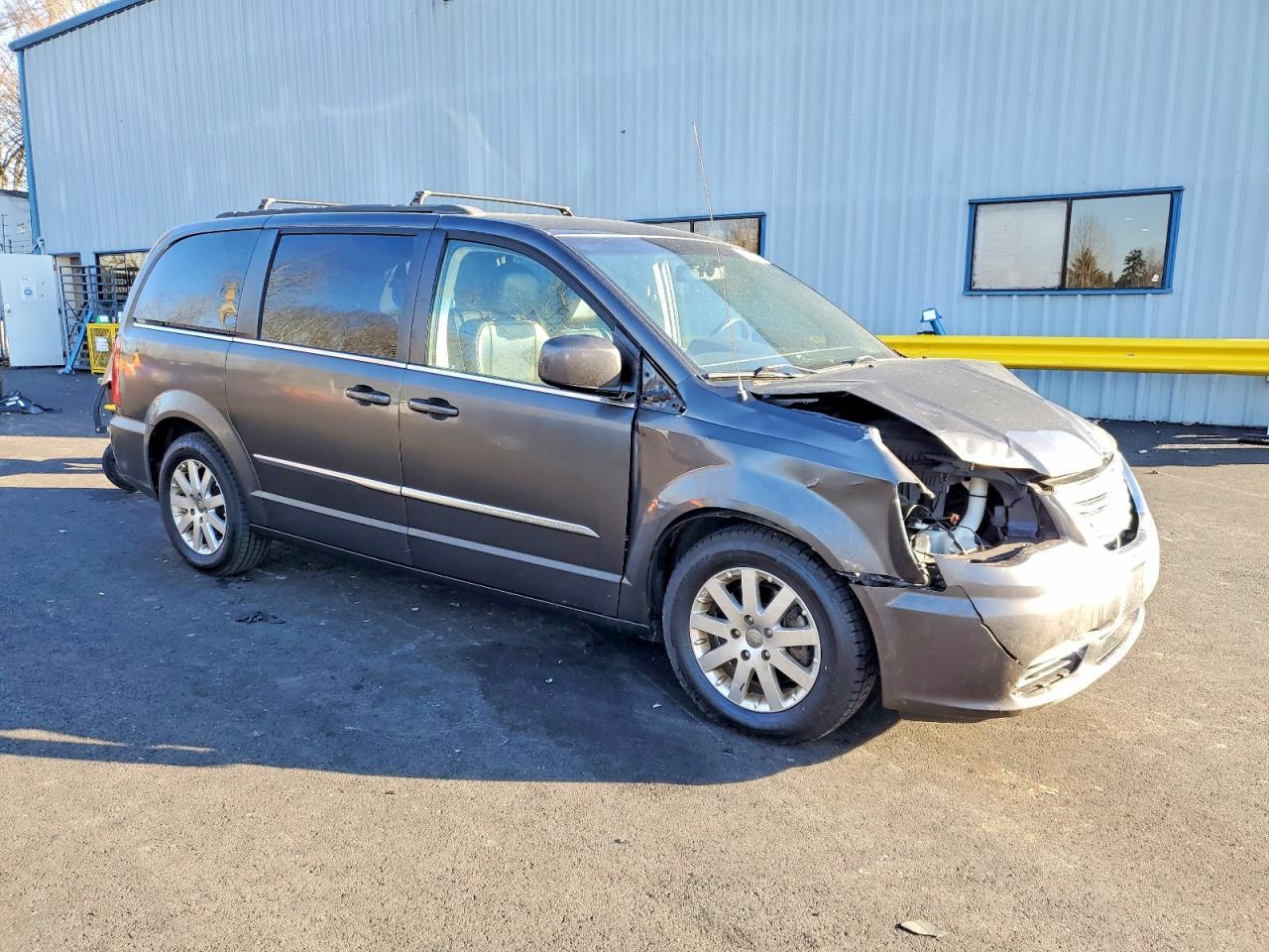 2016 Chrysler Town & Country Touring - Image 4