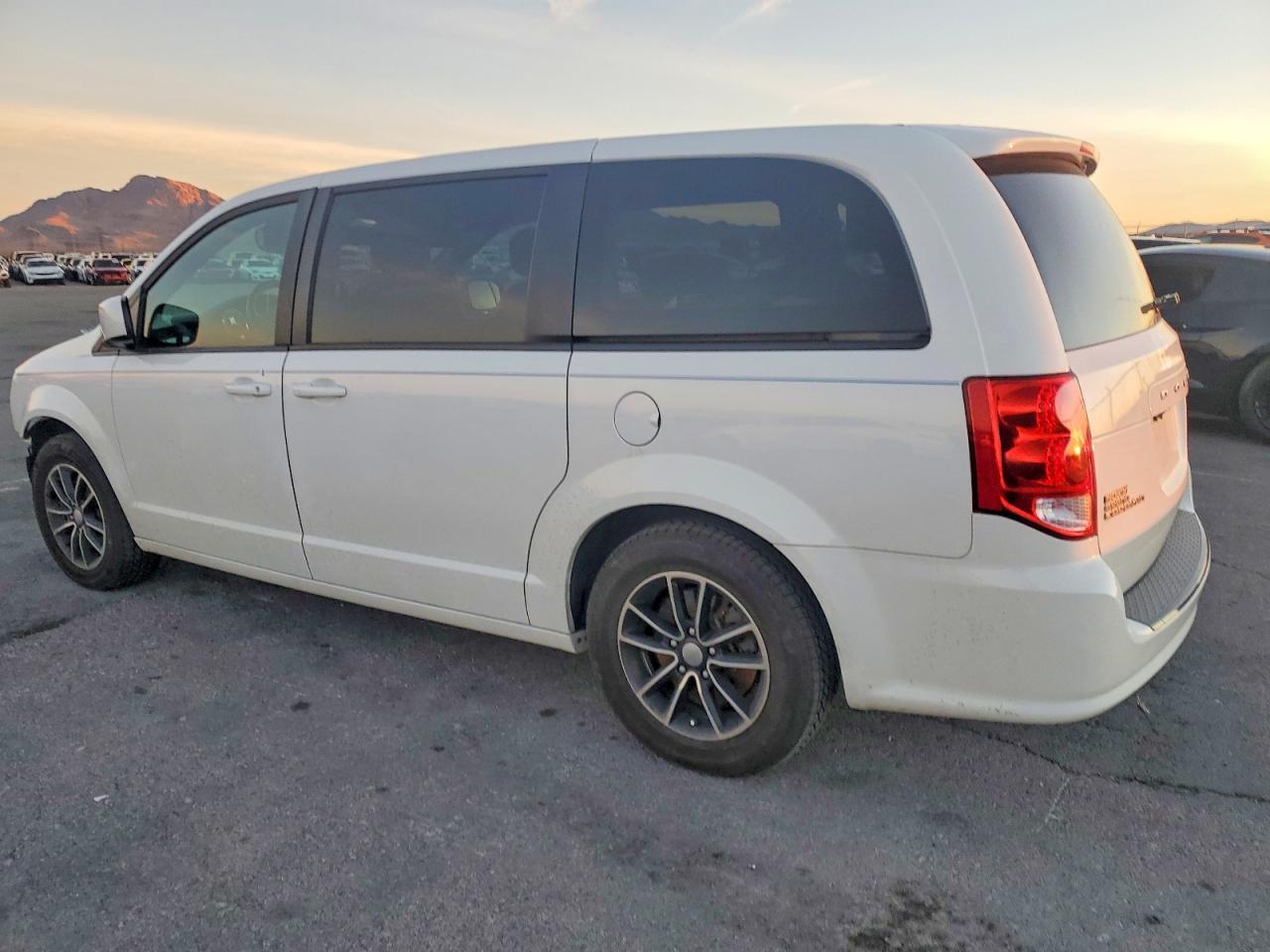 2018 Dodge Grand Caravan Sxt - Image 2