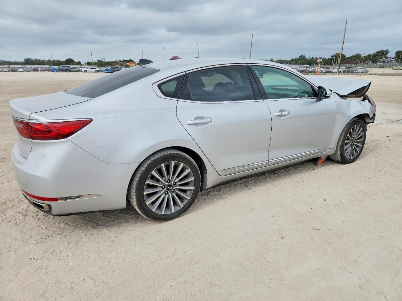 2017 Kia Cadenza Premium - Фото 3