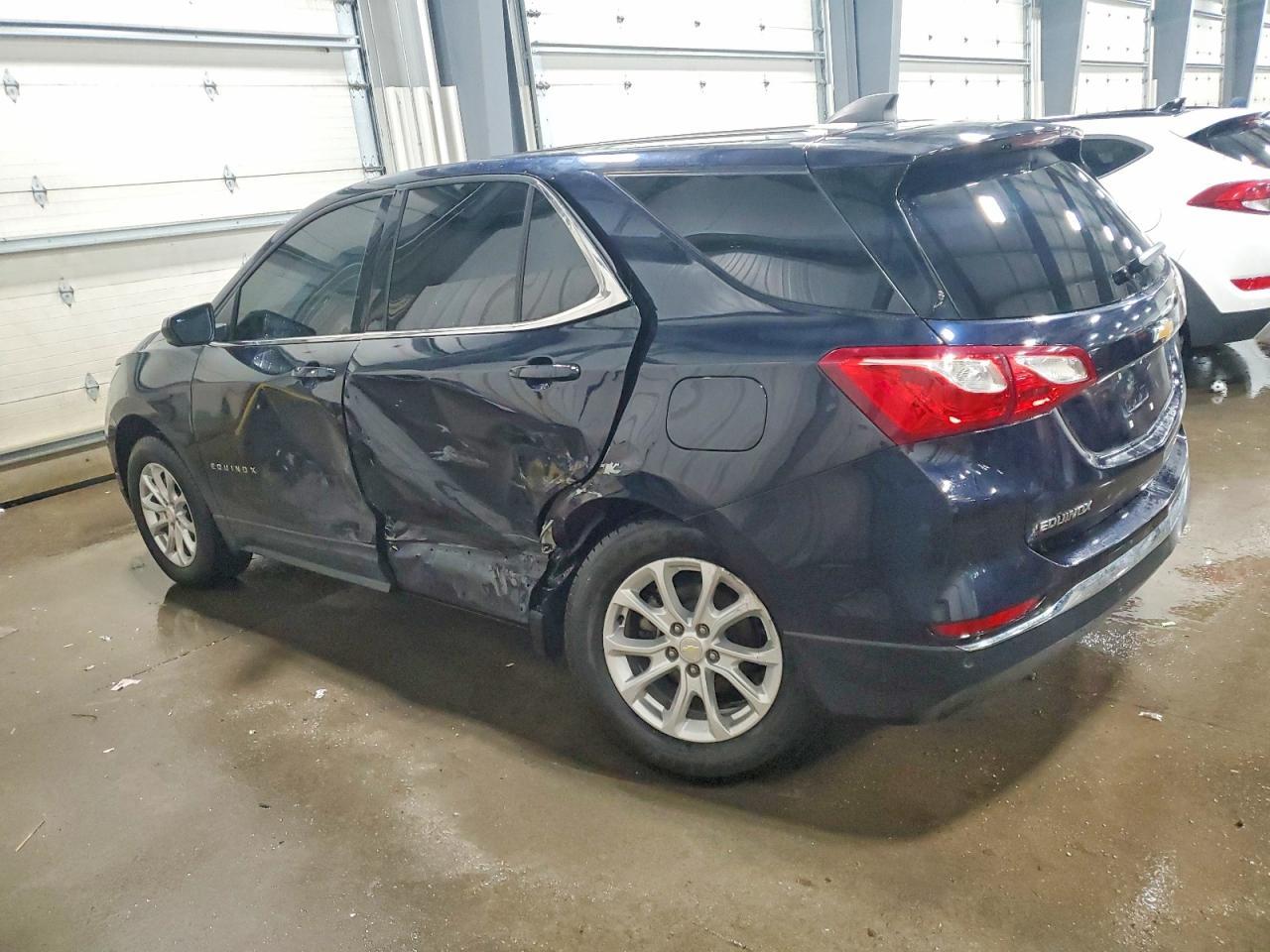 2020 Chevrolet Equinox Lt - Image 2