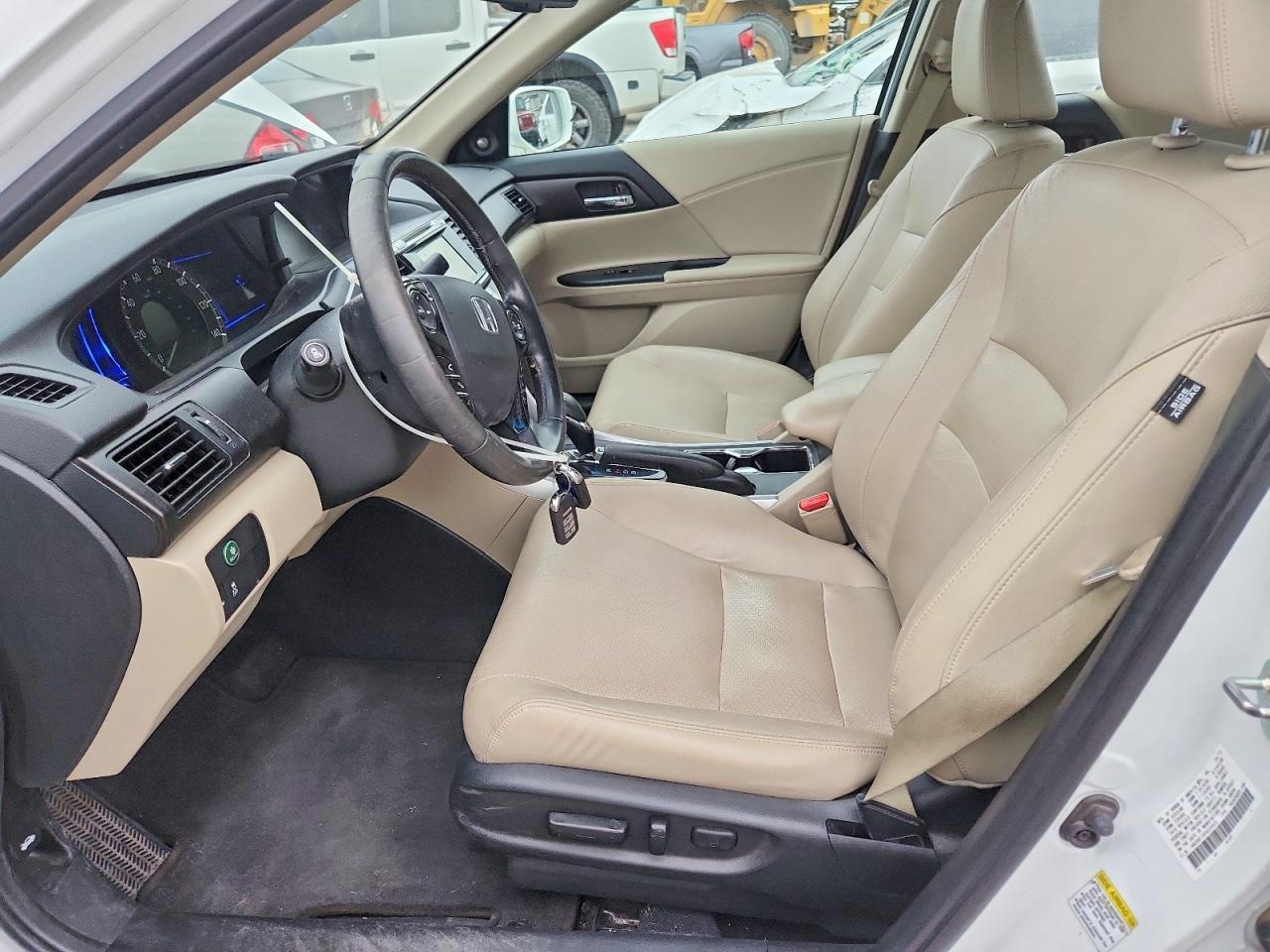 2015 Honda Accord Touring Hybrid - Image 7