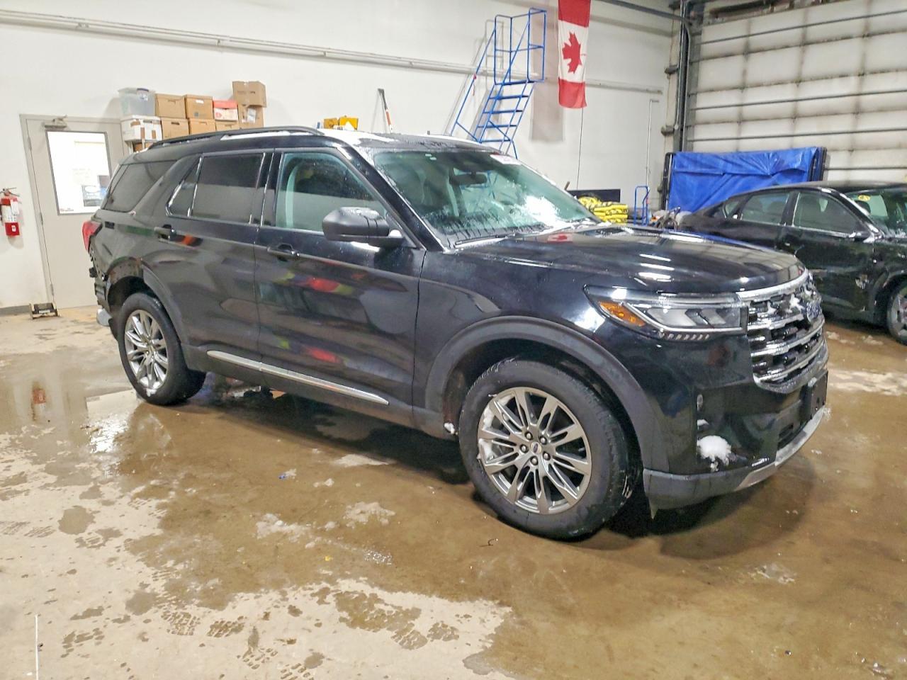 2025 Ford Explorer Active - Фото 4