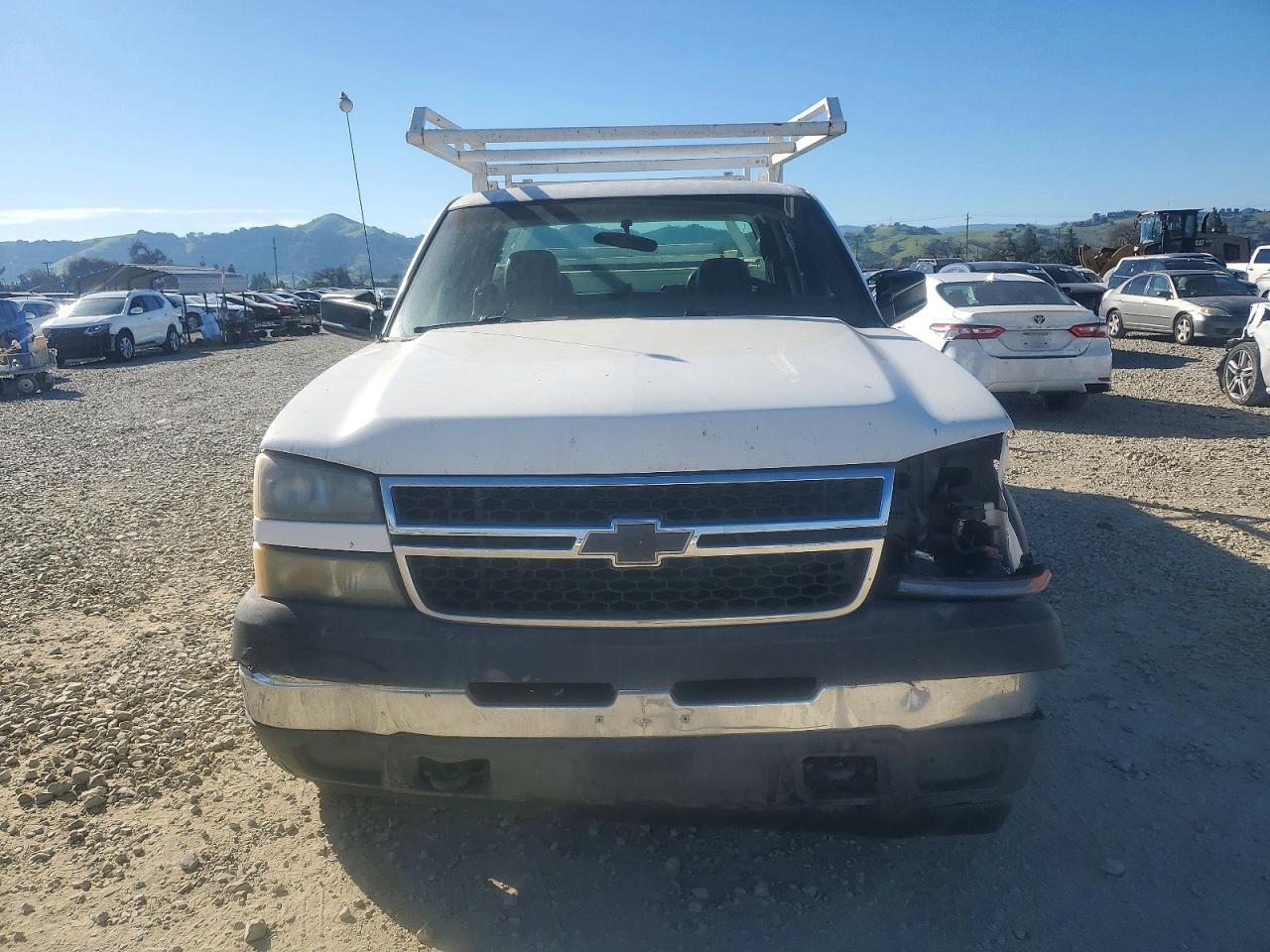 2006 Chevrolet Silverado Utility / Service Truck - Image 5