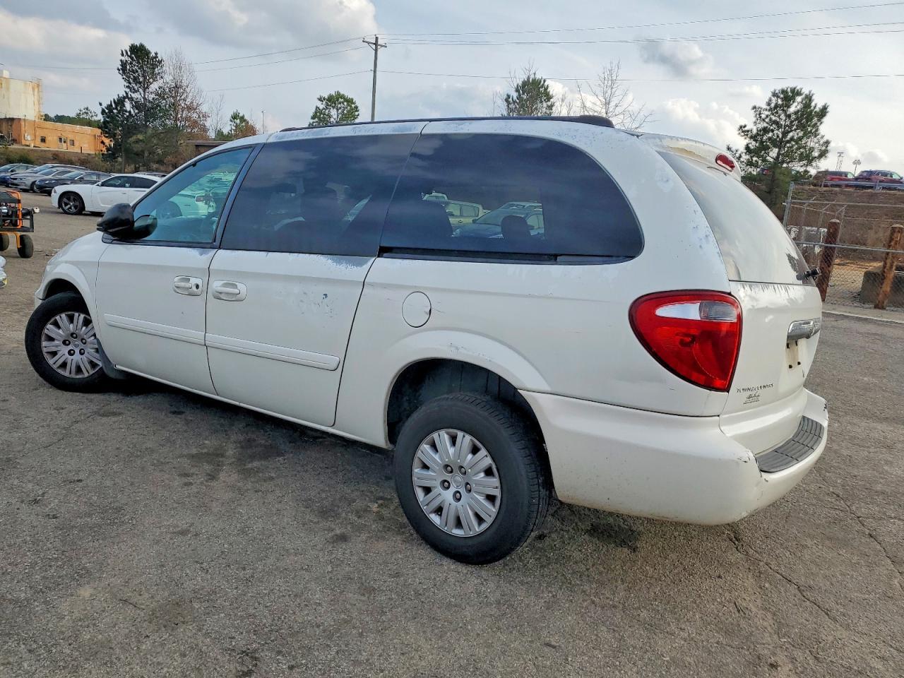 2004 Chrysler Town & Country Lx - Фото 2