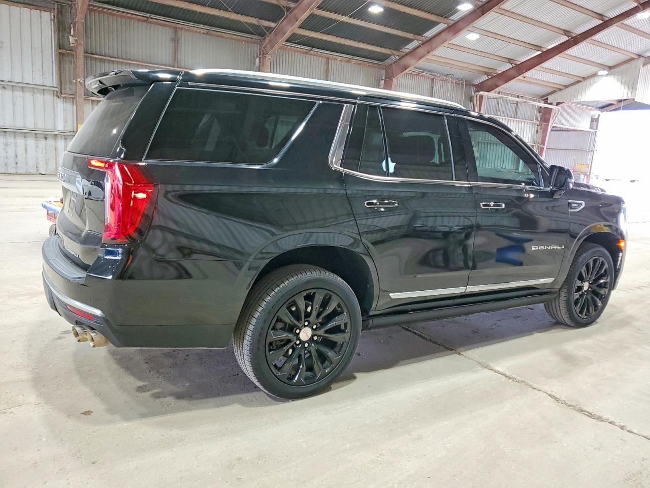 2021 GMC Yukon Denali - Фото 3