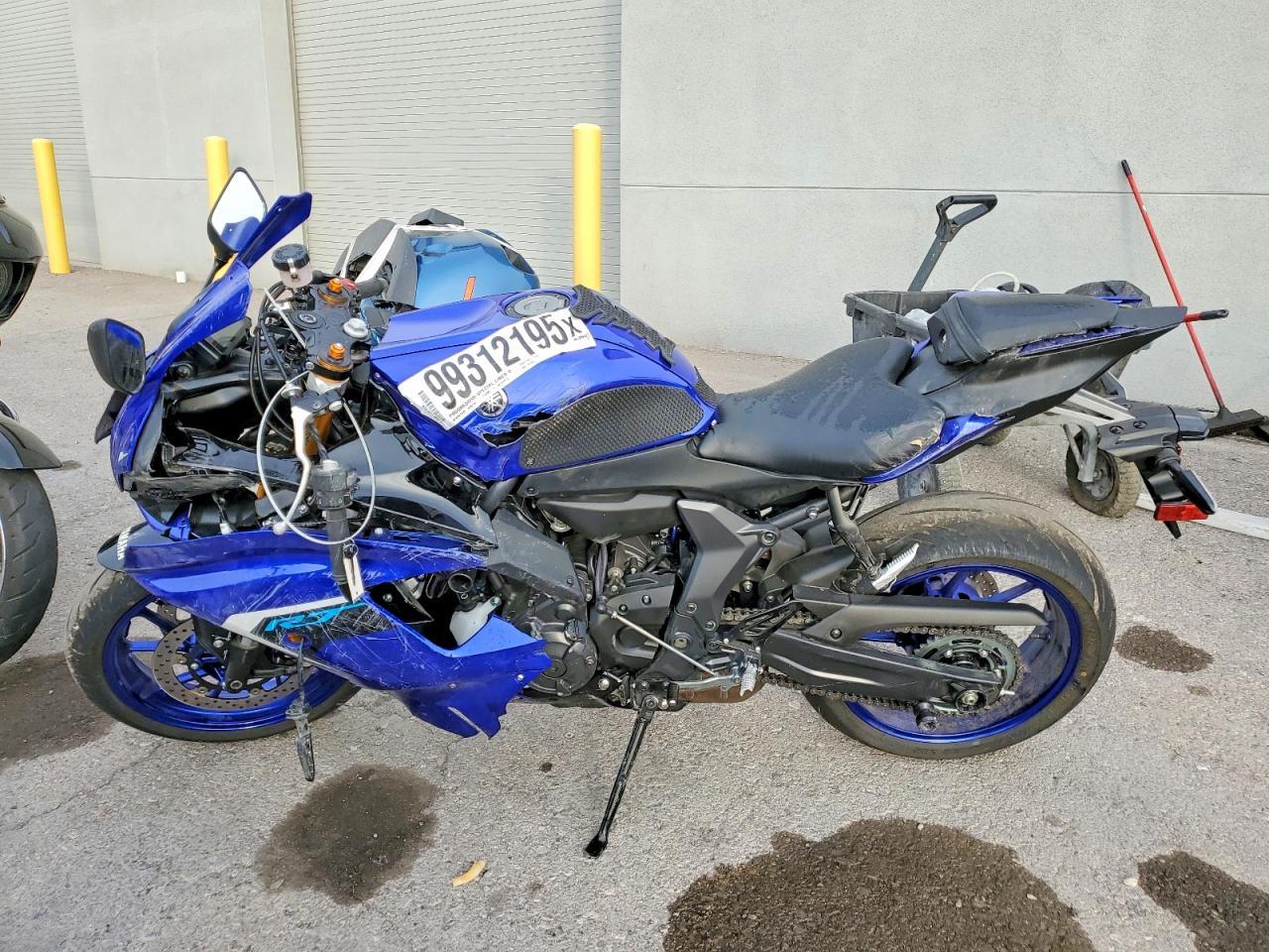 2025 Yamaha Yzfr7 - Image 3