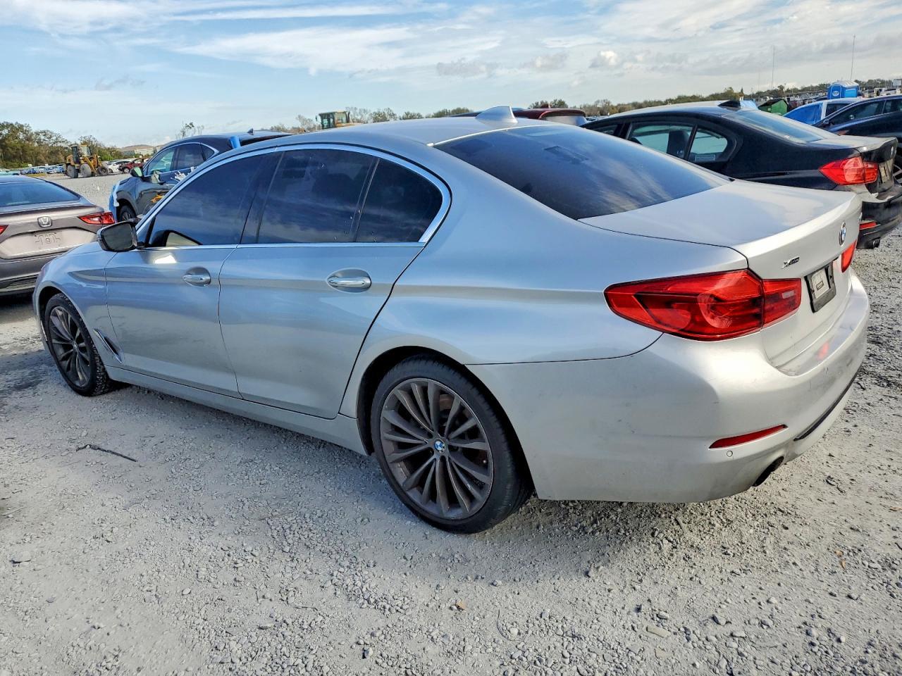 2017 BMW 530 Xi - Фото 2