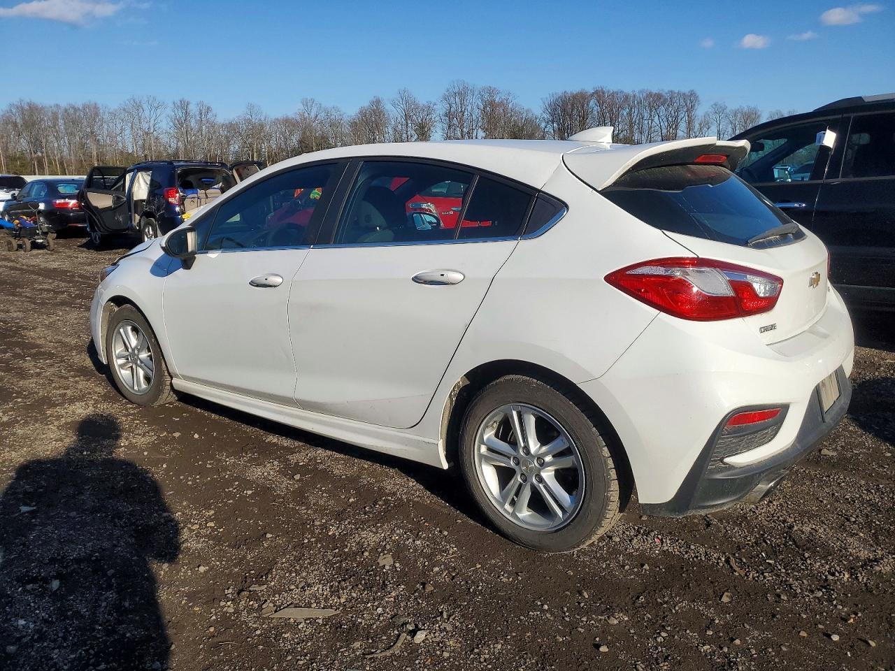 2017 Chevrolet Cruze Lt - Image 2