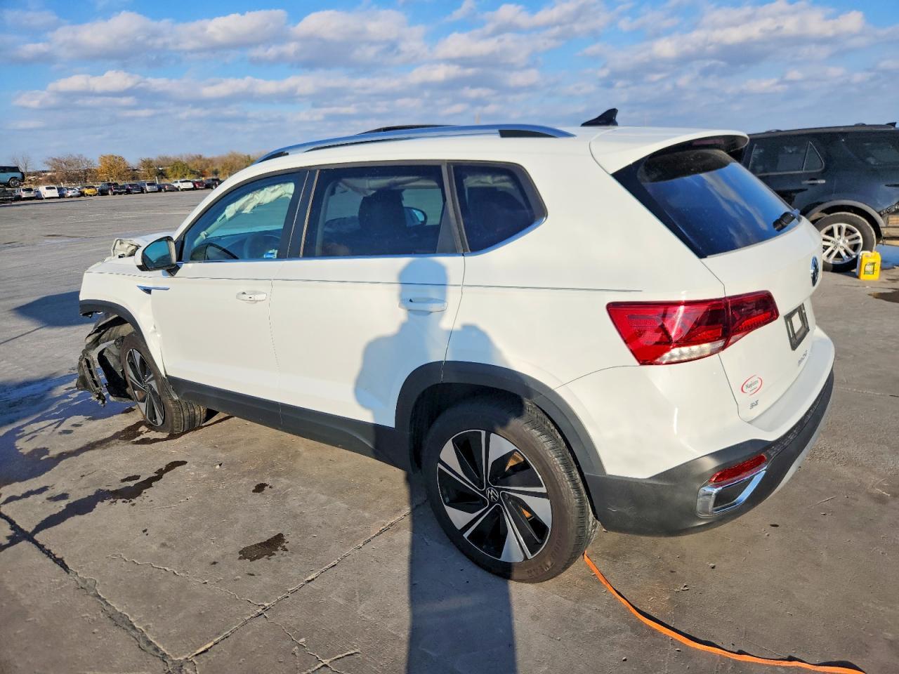 2023 Volkswagen Taos Se - Фото 2