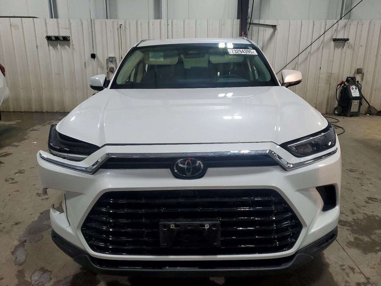 2024 Toyota Grand Highlander Xle - Image 5