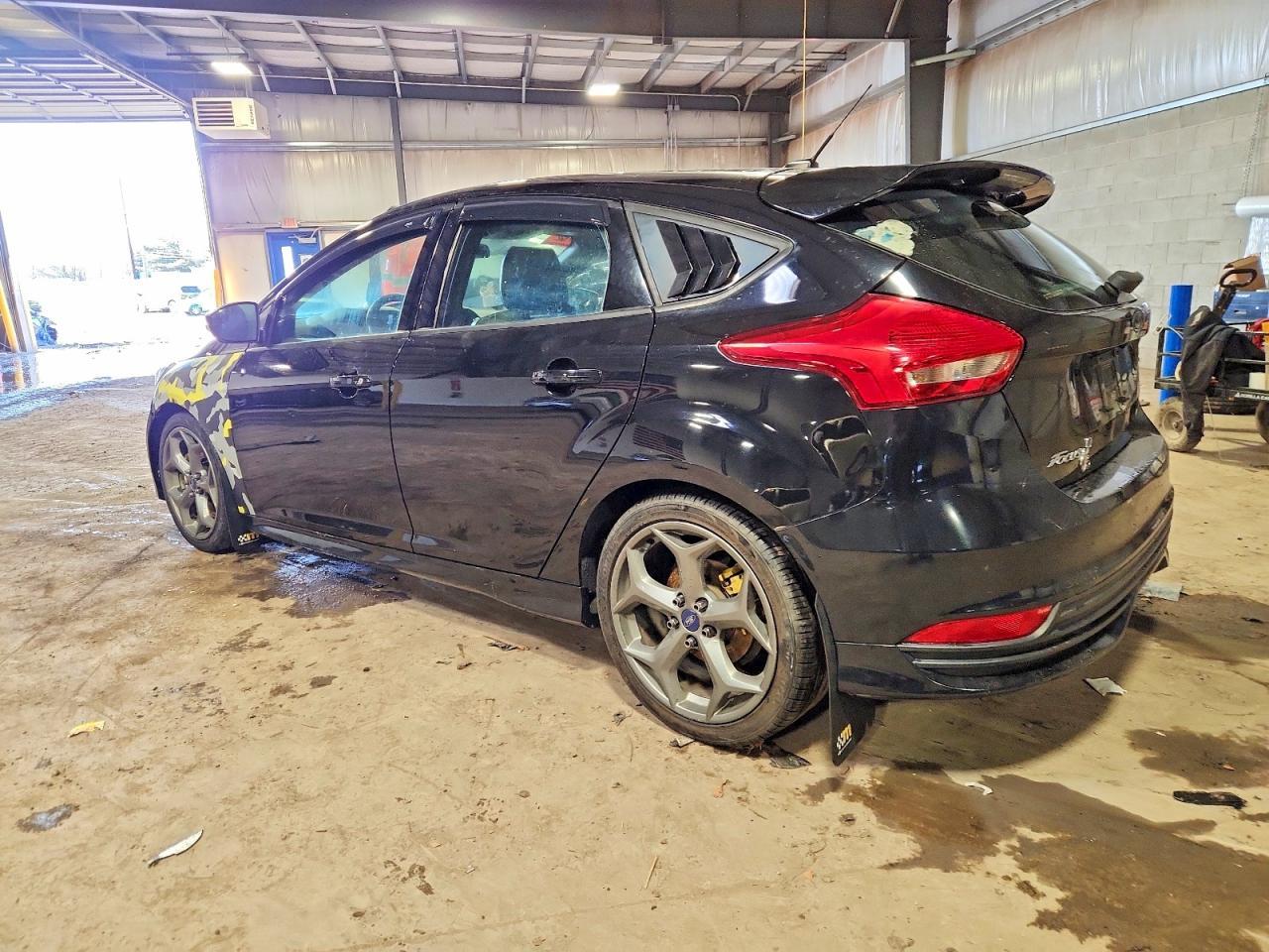2016 Ford Focus St - Фото 2