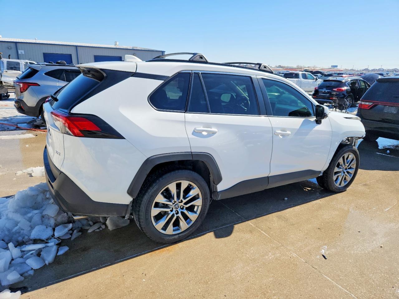 2020 Toyota Rav4 - Фото 3
