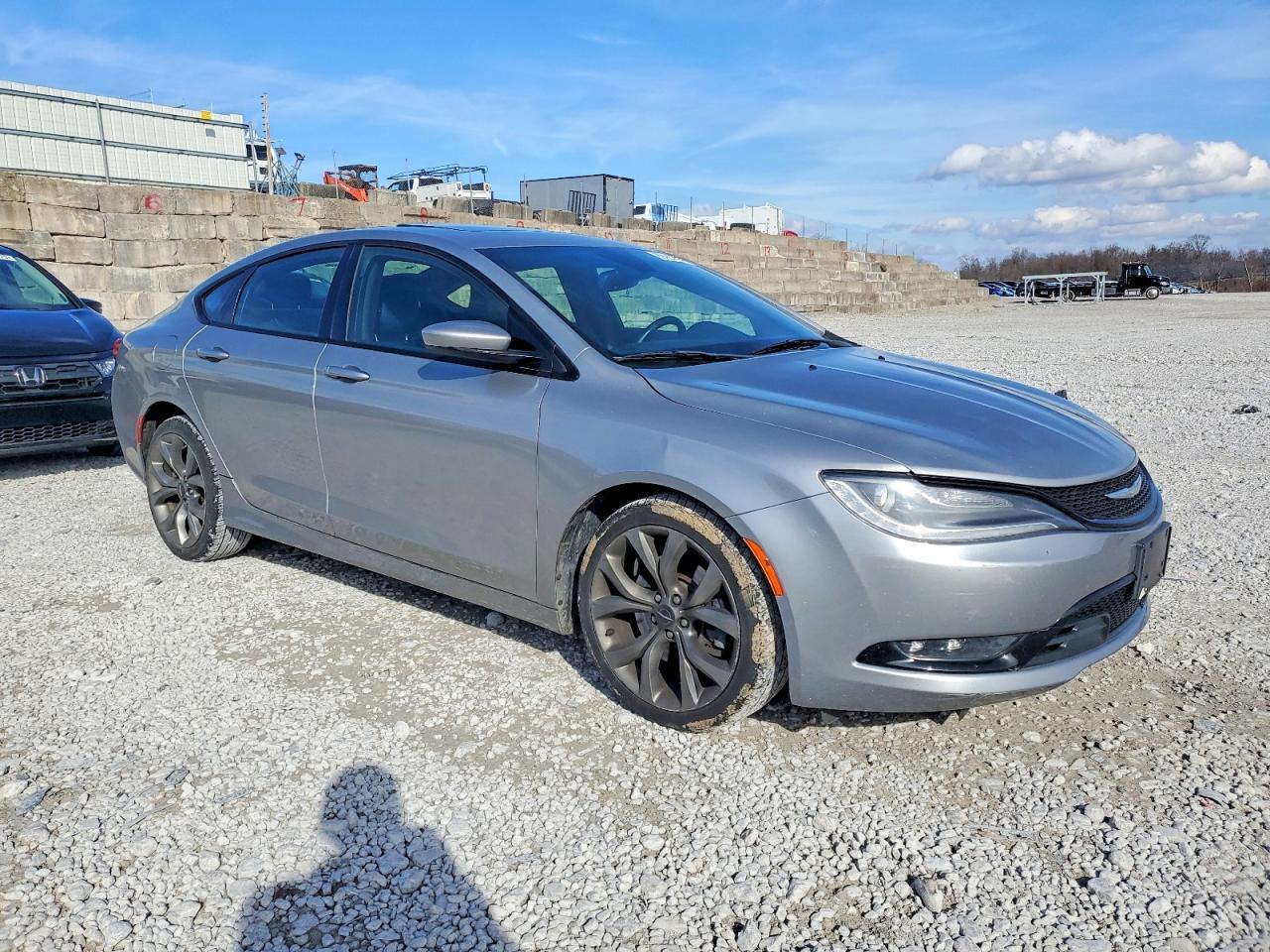 2015 Chrysler 200 S - Image 4