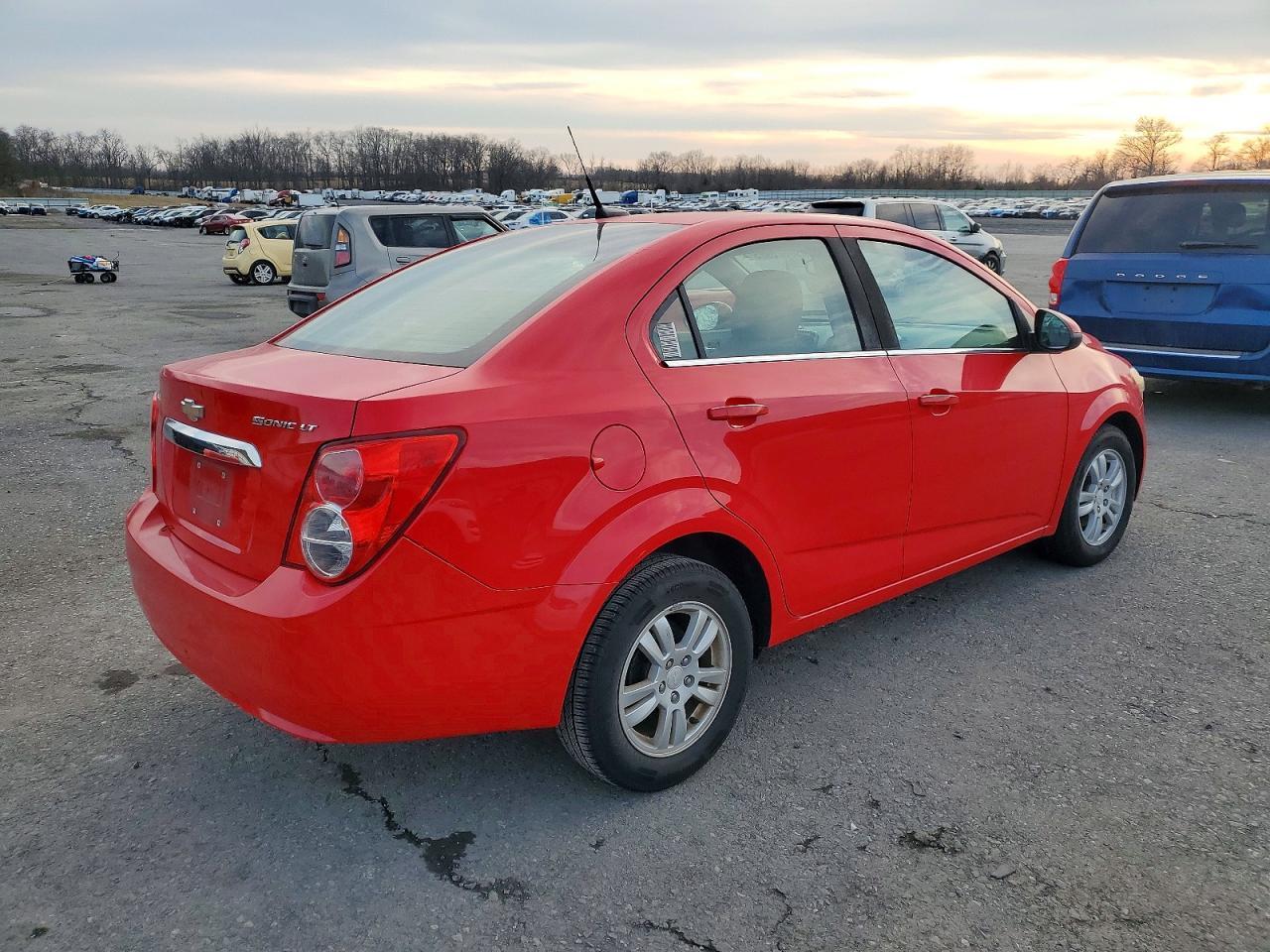 2014 Chevrolet Sonic Lt - Фото 3