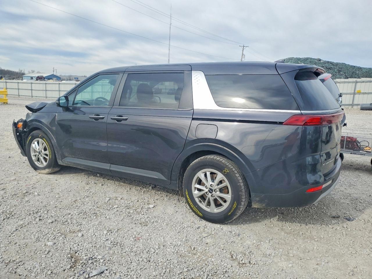 2022 Kia Carnival Lx - Image 2