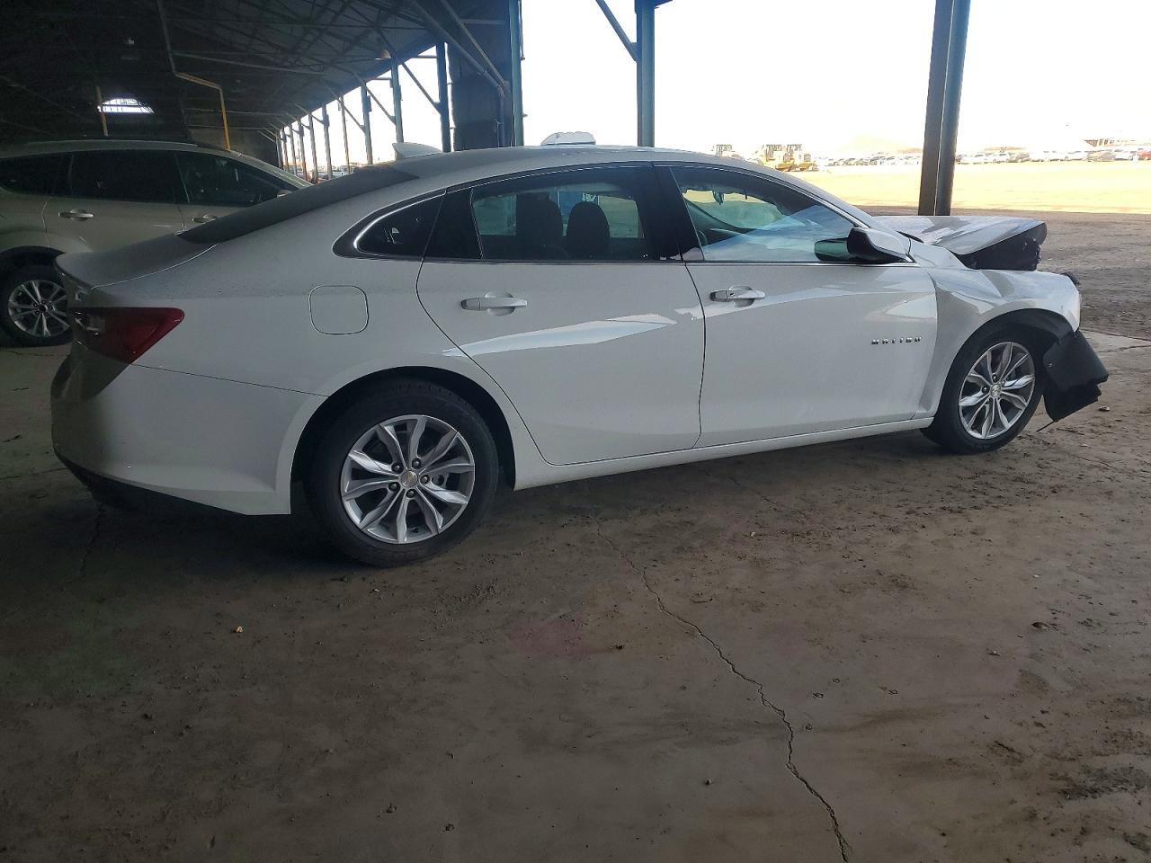 2025 Chevrolet Malibu Lt - Image 3