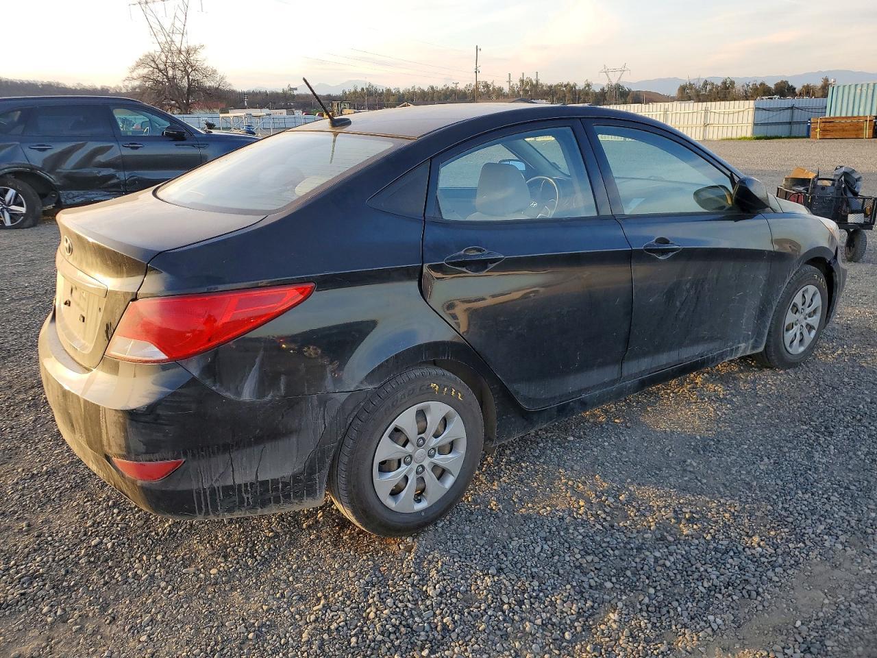 2016 Hyundai Accent Se - Фото 3